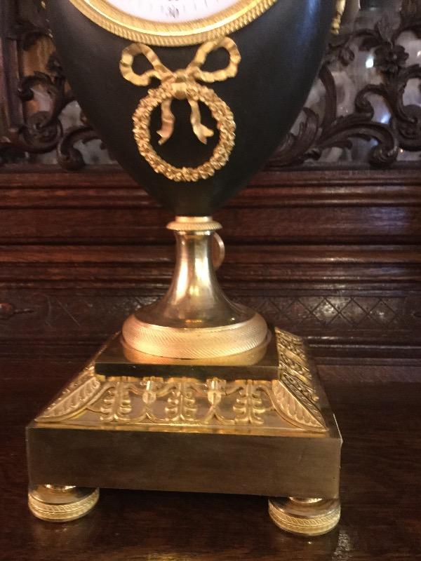 Clock vase