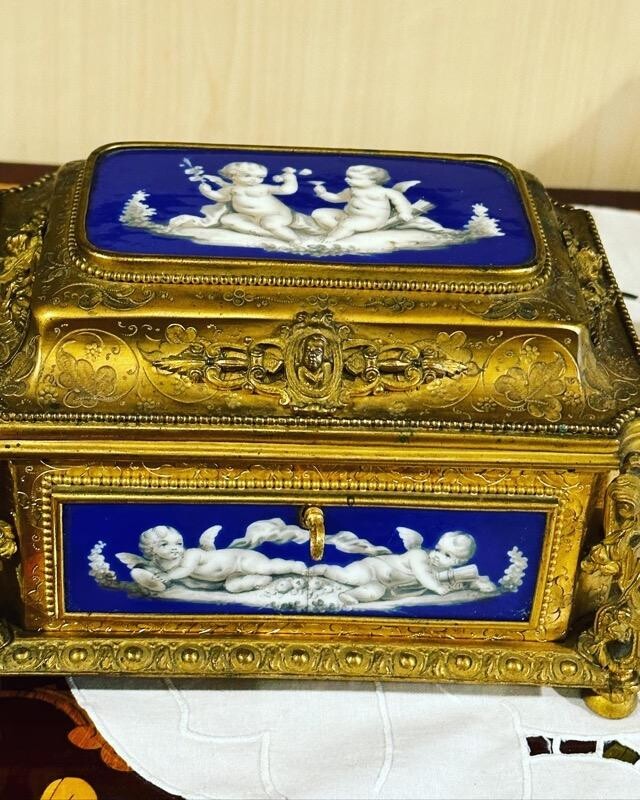 Box bronzes with sevres 