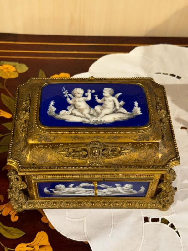 Box bronzes with sevres 